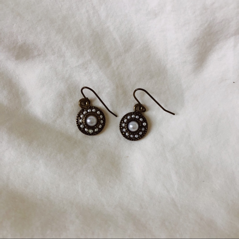 Pearl drop earrings